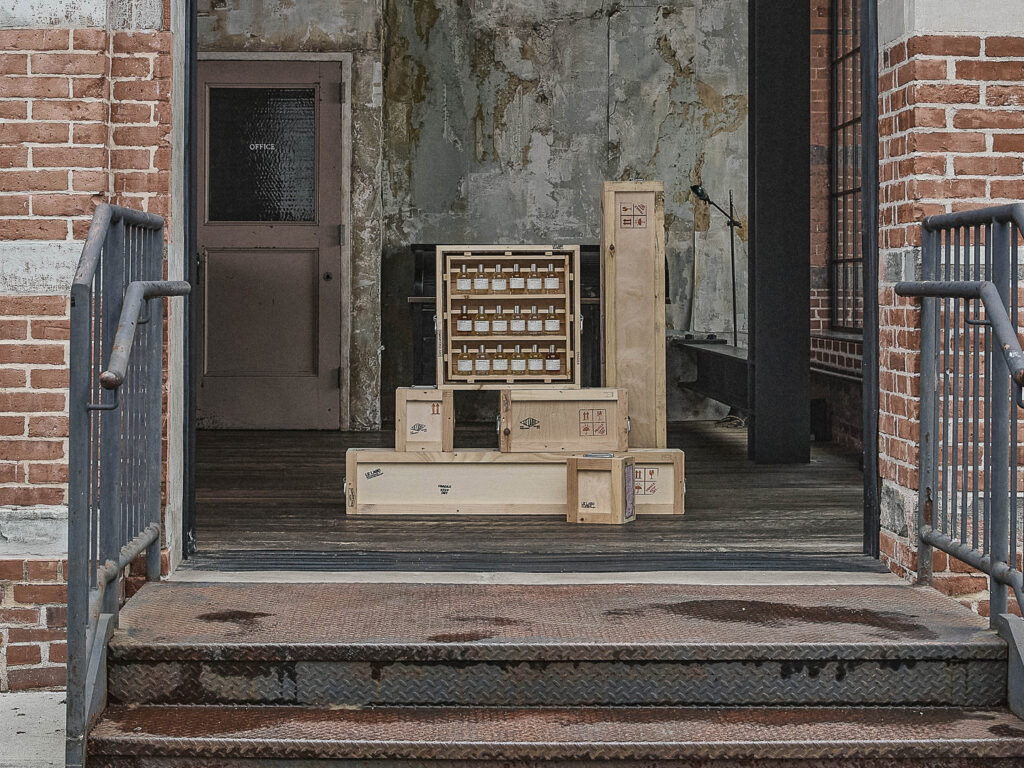 (3)FY26-Q1_LS_CE_Full-Set_Crates_Exterior_4x3 (1)